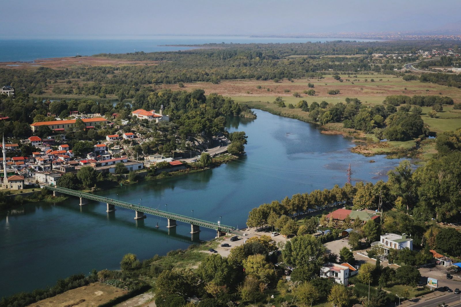 Scutari e il suo fiume, nel nord dell'Albania